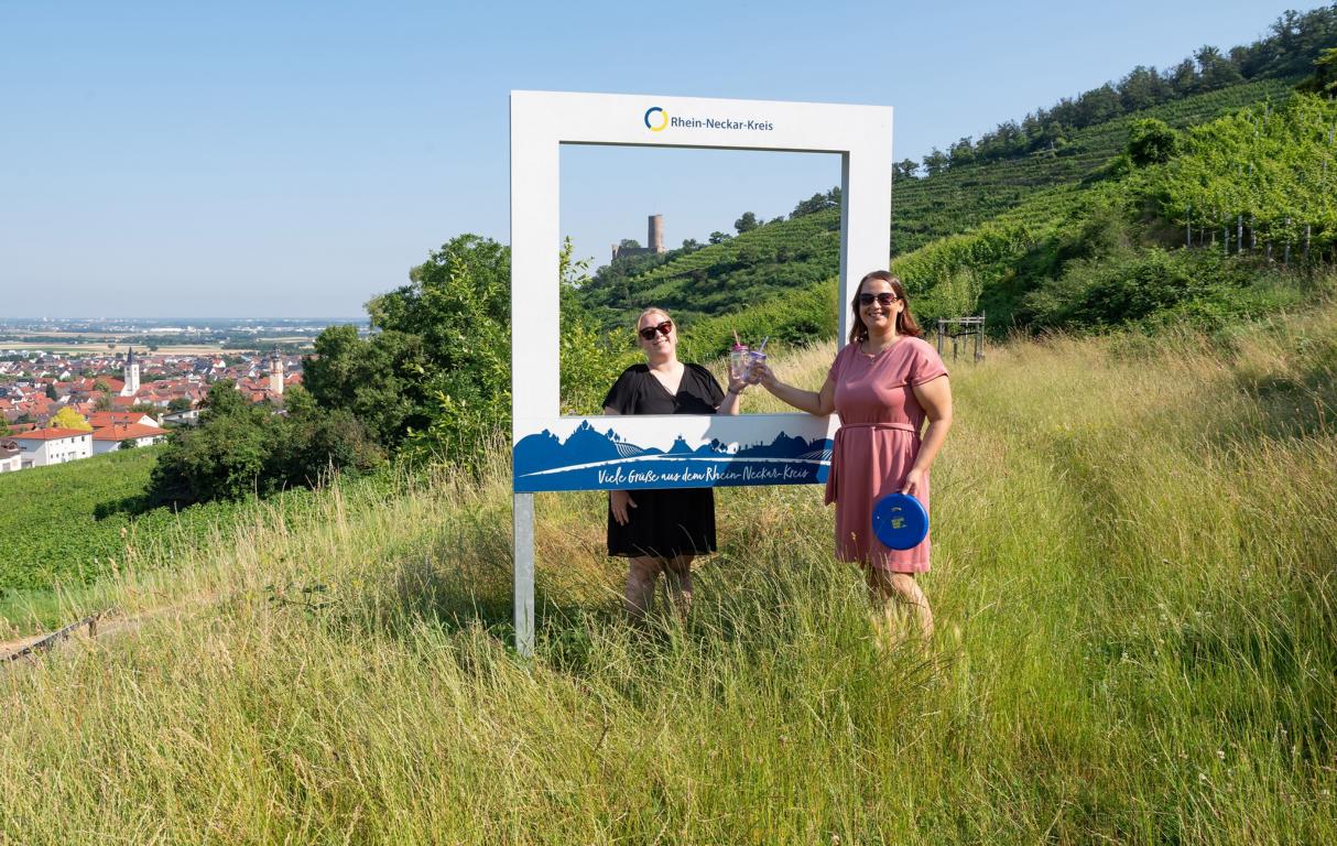 Beim Fotowettbewerb ‚Sommer im Kreis‘ sind der Kreativität keine Grenzen gesetzt – die einzige Bedingung: Das Foto muss mit einem der fünf Landschaftsfotorahmen aufgenommen werden.