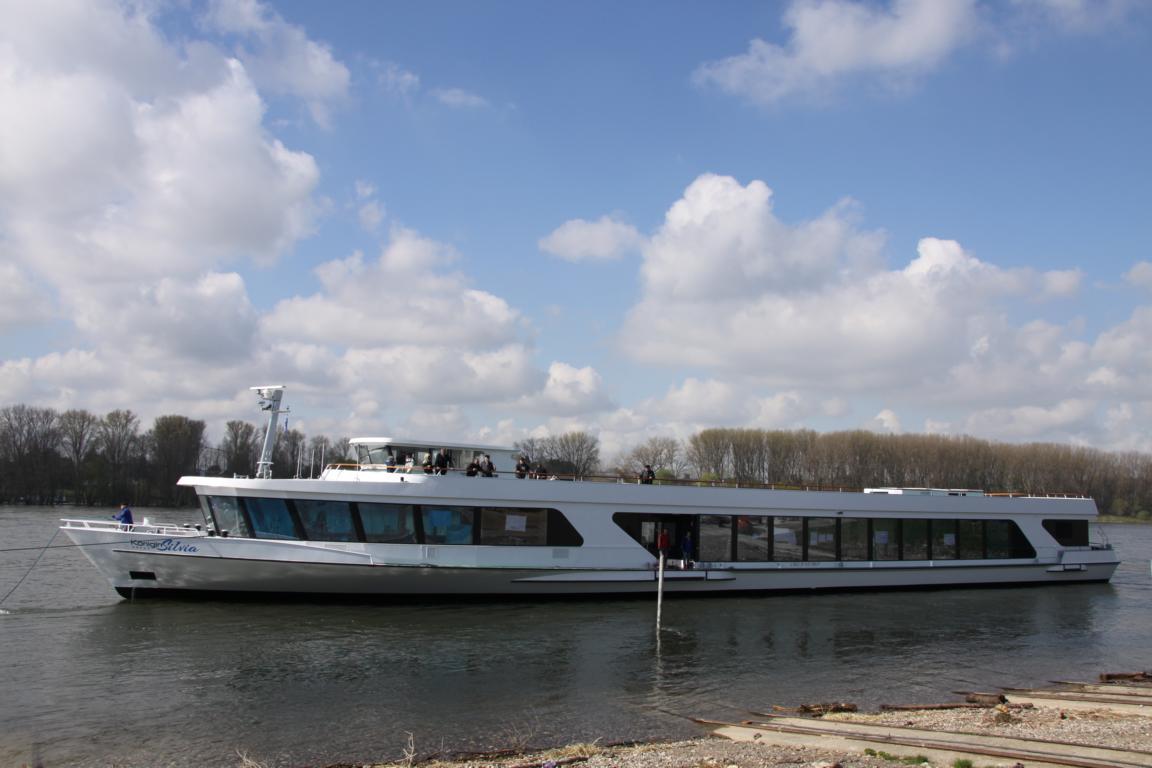 K1024 Stapellauf Koenigin Silvia III Foto Weisse Flotte Heidelberg